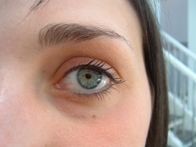 Grey/green eyeliner
